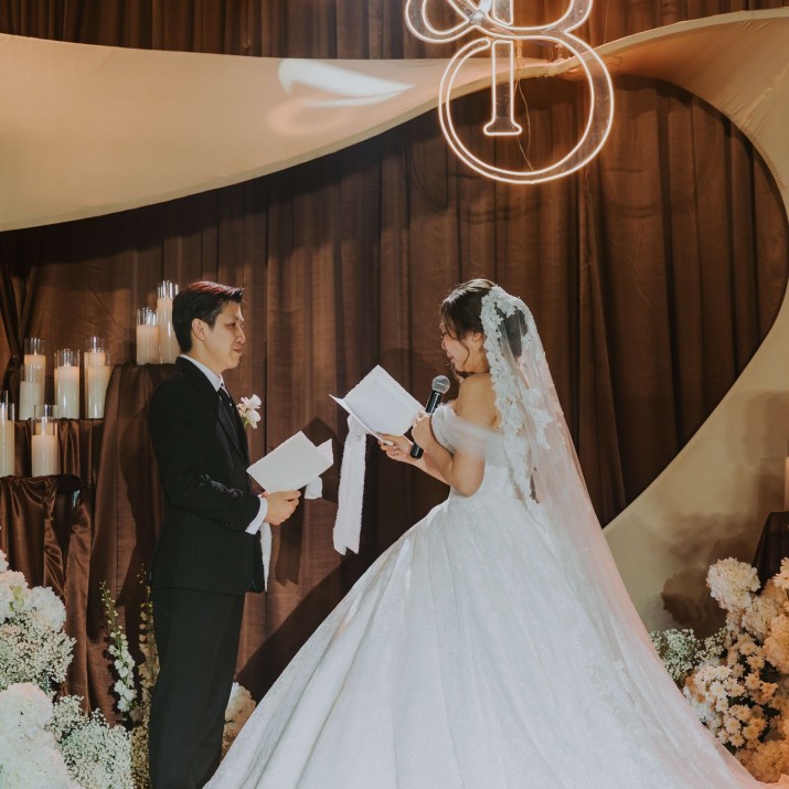 Tiệc Cưới Không Nhất Thiết Phải Decor Hoa